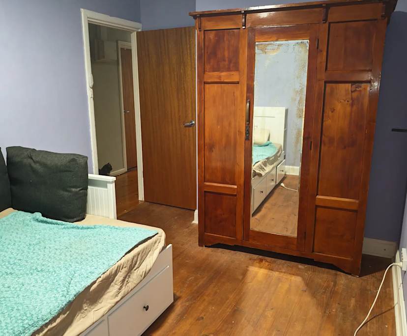 Room in a share house