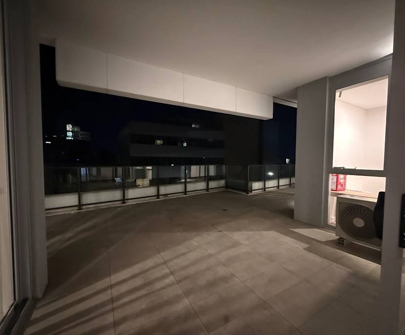 Unfurnished room in a flatshare