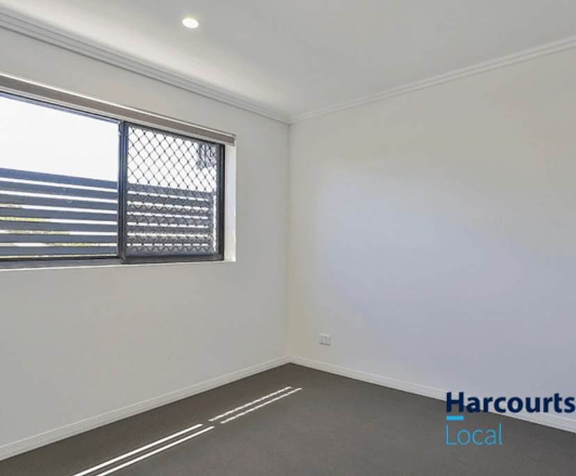 Unfurnished room with own bathroom