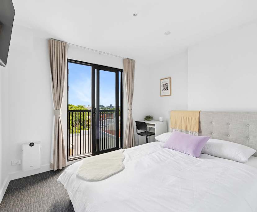 Furnished room with own bathroom