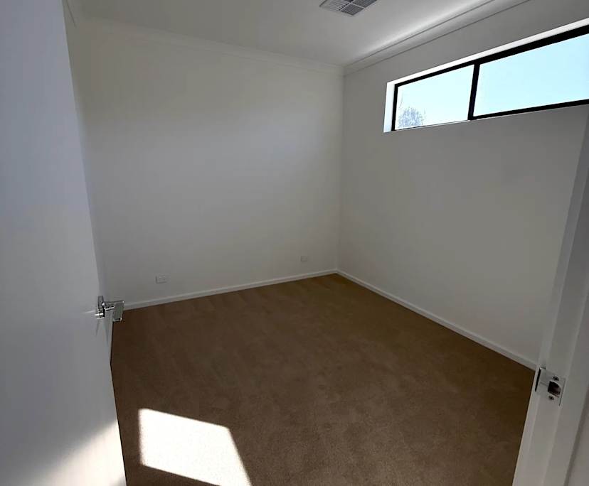 Unfurnished room with own bathroom