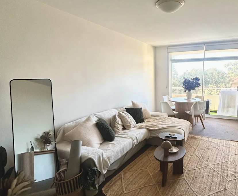 Furnished room in a flatshare