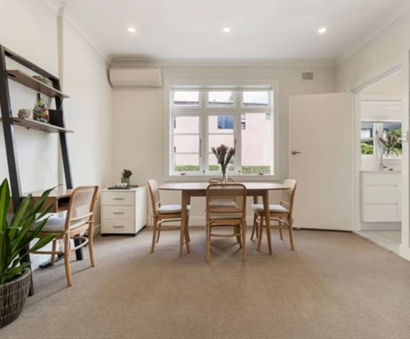 Furnished room in a flatshare