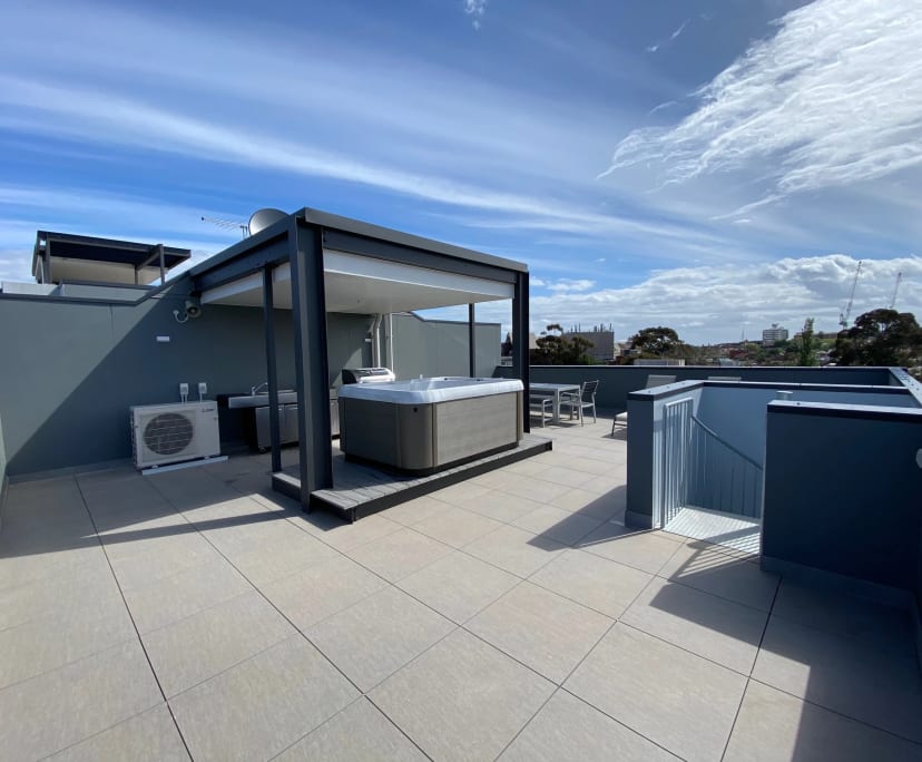 $1,220, Whole-property, 2 bathrooms, St Kilda VIC 3182