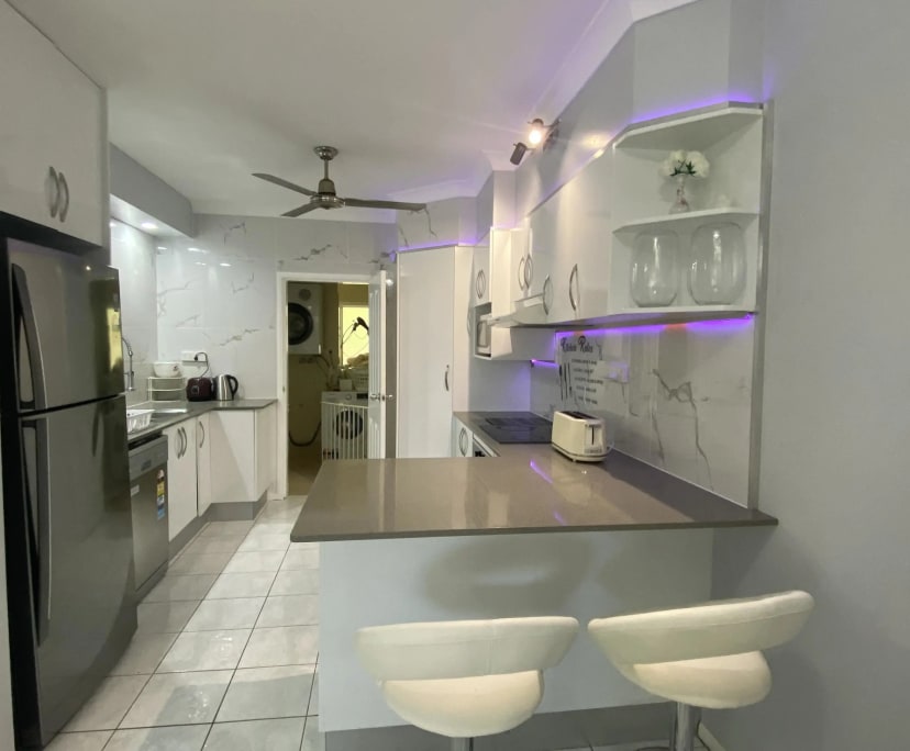 $275, Share-house, 5 bathrooms, Mooroobool QLD 4870