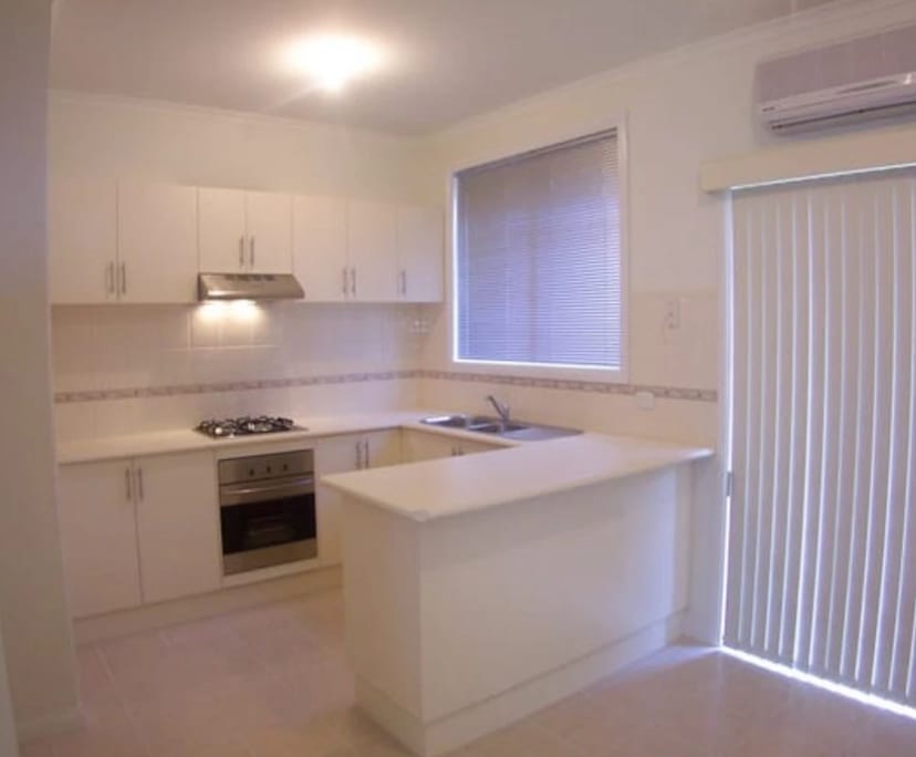 $250, Flatshare, 3 bathrooms, Sunshine West VIC 3020