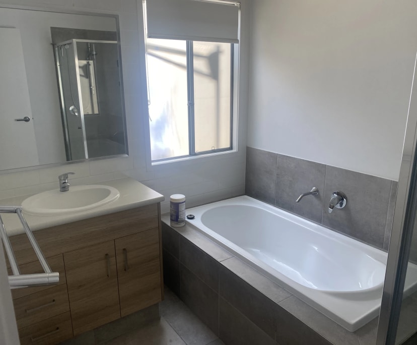 $280, Share-house, 3 bathrooms, Rothwell QLD 4022