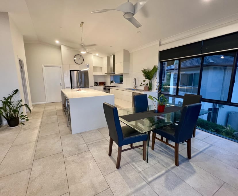 $300, Share-house, 5 bathrooms, Mooroobool QLD 4870