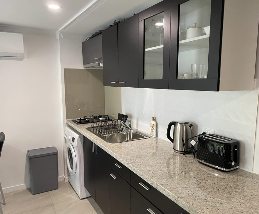 Room for Rent in Biggera Waters, Gold Coast 350,