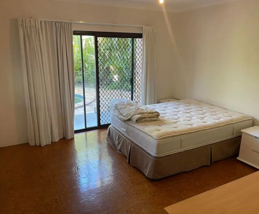 $300, Share-house, 3 bathrooms, Ashmore QLD 4214