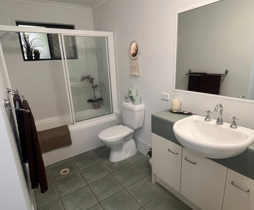 $1,490, Whole-property, 5 bathrooms, Saint Lucia QLD 4067