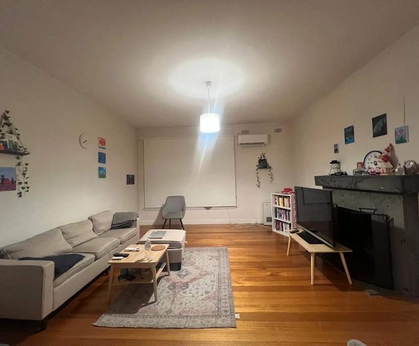 Furnished room in a flatshare