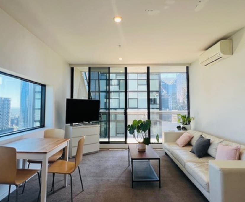 Furnished room with ensuite in a flatshare