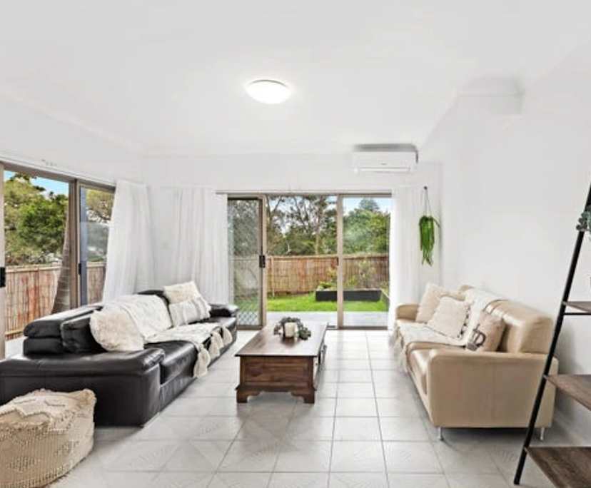 Unfurnished room in a flatshare