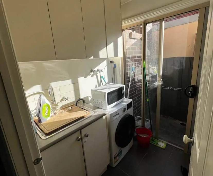 Room in a share house