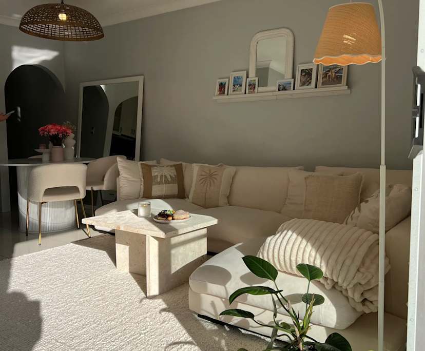 Unfurnished room in a flatshare