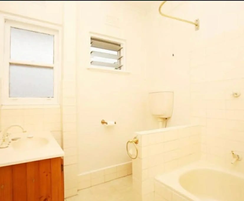 Furnished room in a flatshare