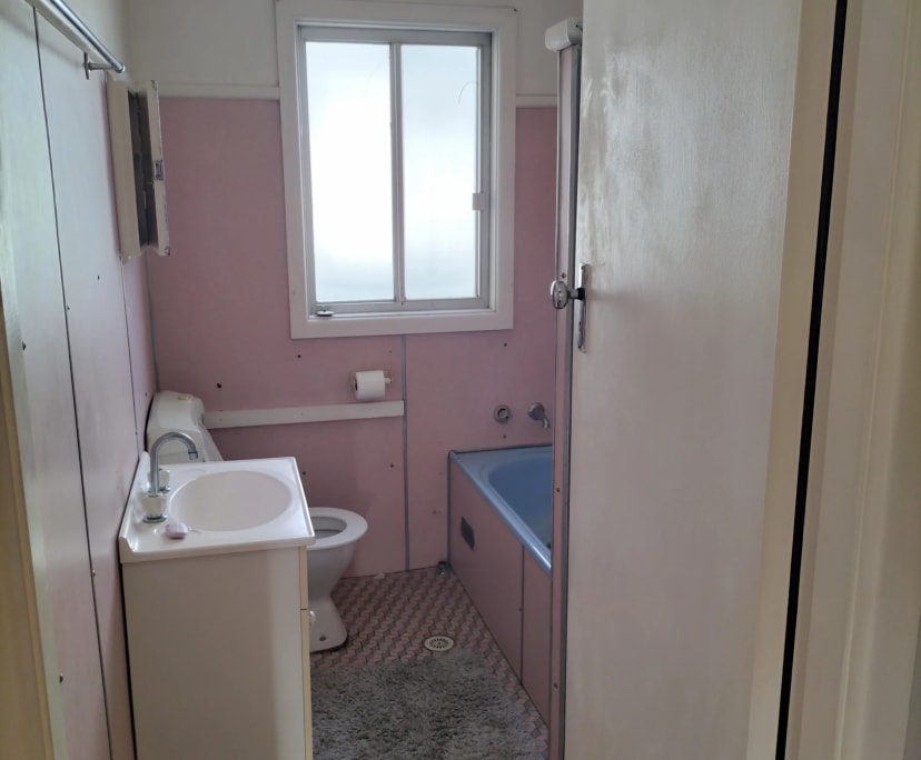 $220, Share-house, 3 bathrooms, Oak Flats NSW 2529