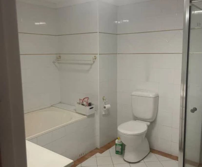 Furnished room with ensuite in a flatshare