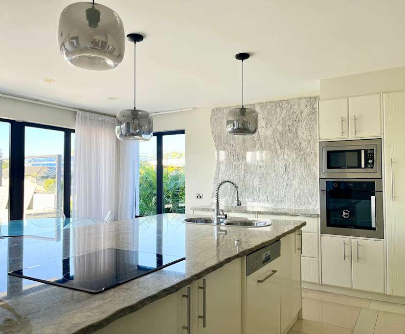 $570-750, Student-accommodation, 3 rooms, Broadbeach Waters QLD 4218, Broadbeach Waters QLD 4218