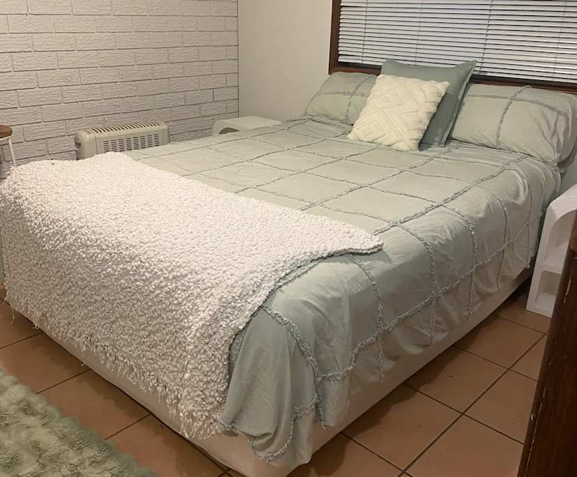 $400, Share-house, 3 bathrooms, Marcus Beach QLD 4573