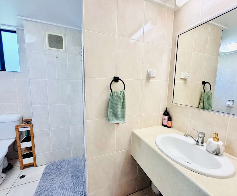 $550, 1-bed, 1 bathroom, North Ward QLD 4810
