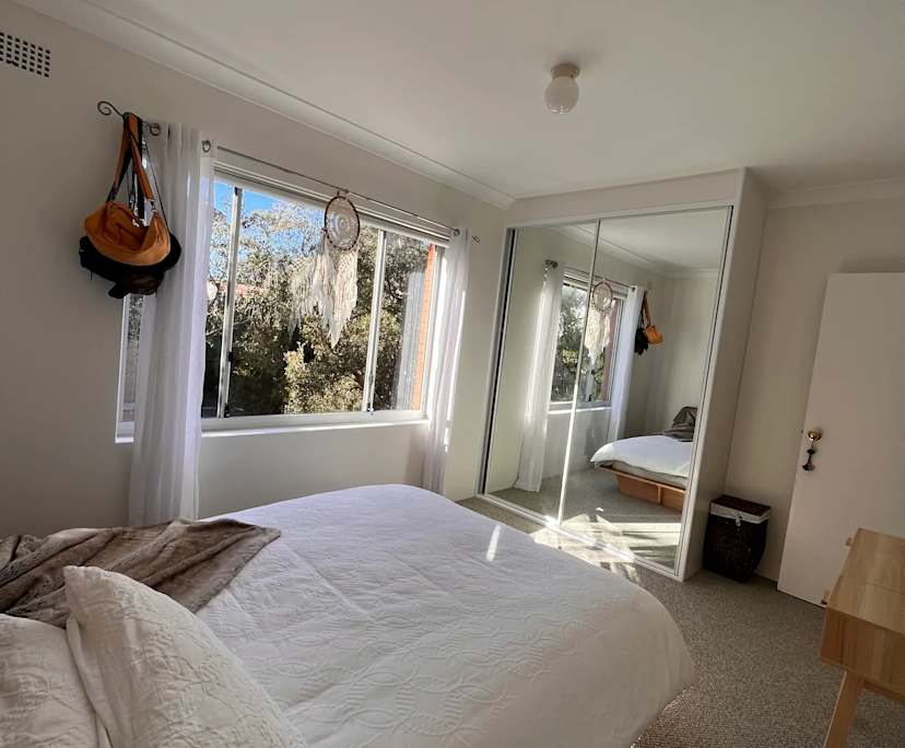 Furnished room in a flatshare