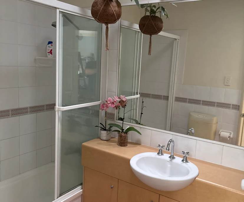 $350, Share-house, 3 bathrooms, Hawthorne QLD 4171