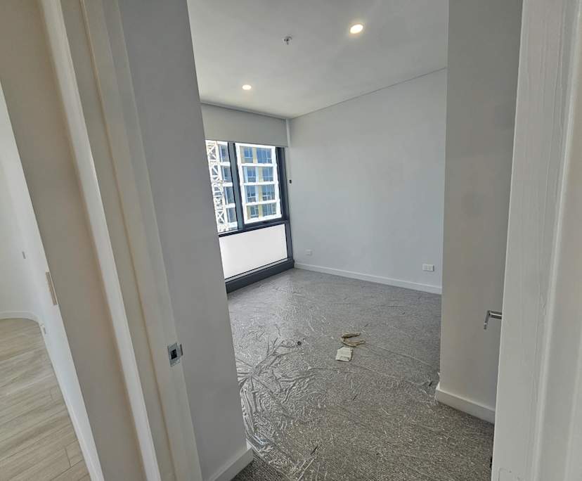 Unfurnished room with ensuite in a flatshare
