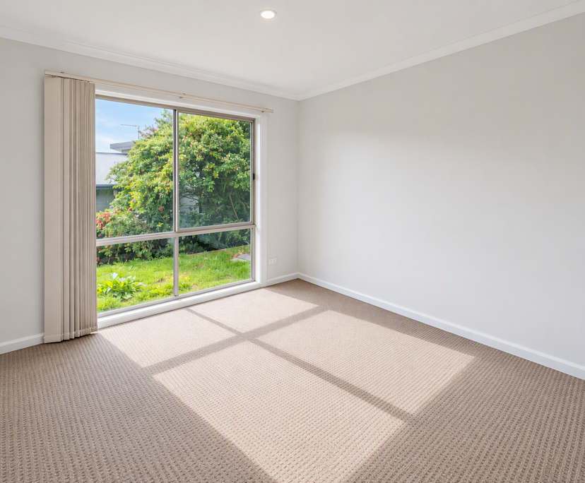 Unfurnished room with own bathroom