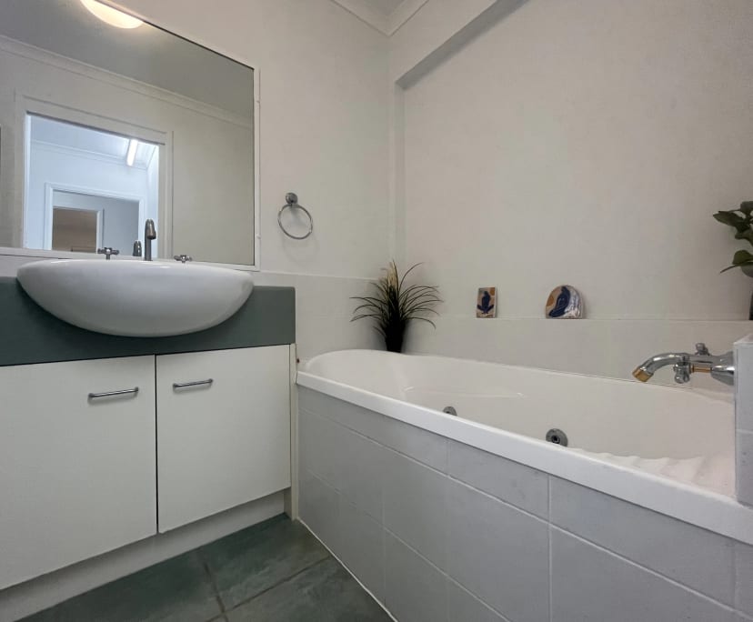 $1,490, Whole-property, 5 bathrooms, Saint Lucia QLD 4067