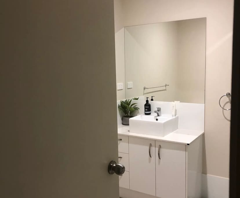 $250, Share-house, 3 bathrooms, Sadliers Crossing QLD 4305