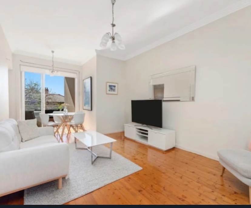 Furnished room in a flatshare