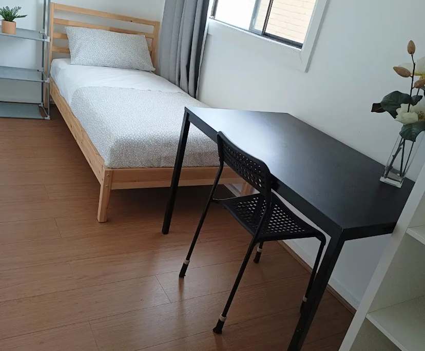 Furnished room in a share house