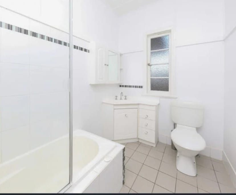 $192, Share-house, 3 bathrooms, Holland Park QLD 4121
