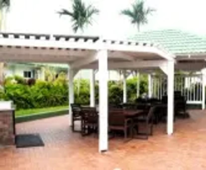 $550, Whole-property, 2 bathrooms, North Ward QLD 4810