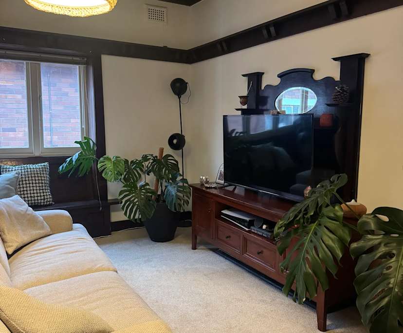 Furnished room in a flatshare