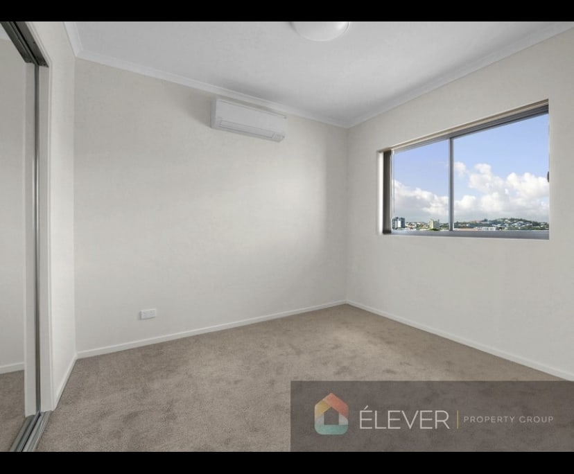 Unfurnished room in a flatshare