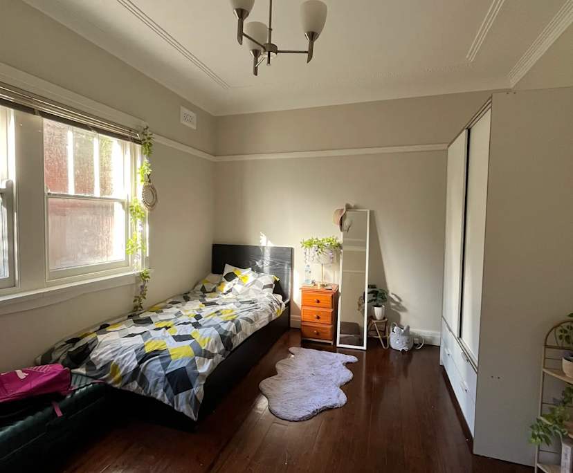 Furnished room in a flatshare