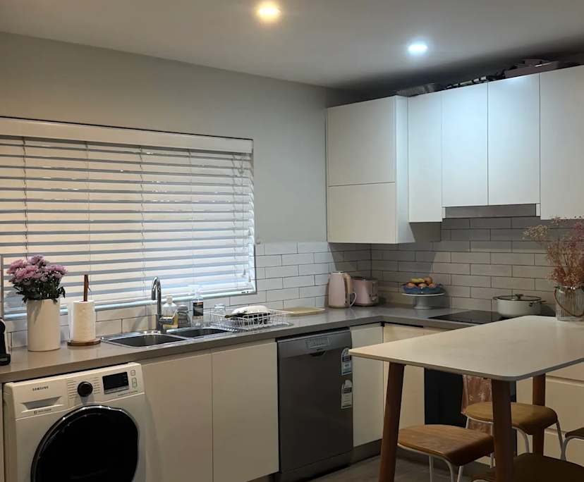Furnished room in a flatshare
