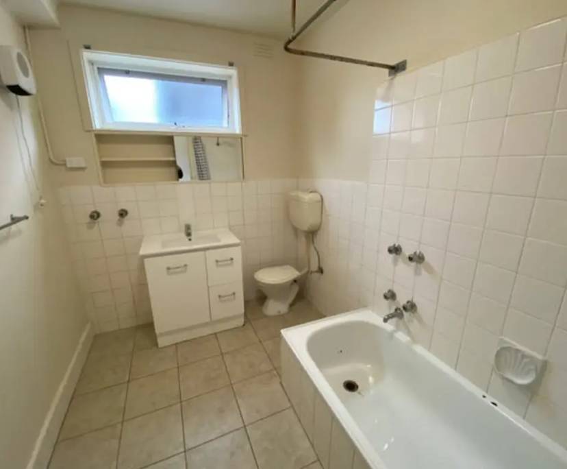 $220, Flatshare, 2 bathrooms, Elwood VIC 3184