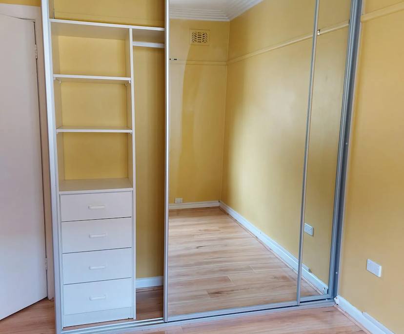 Room in a share house