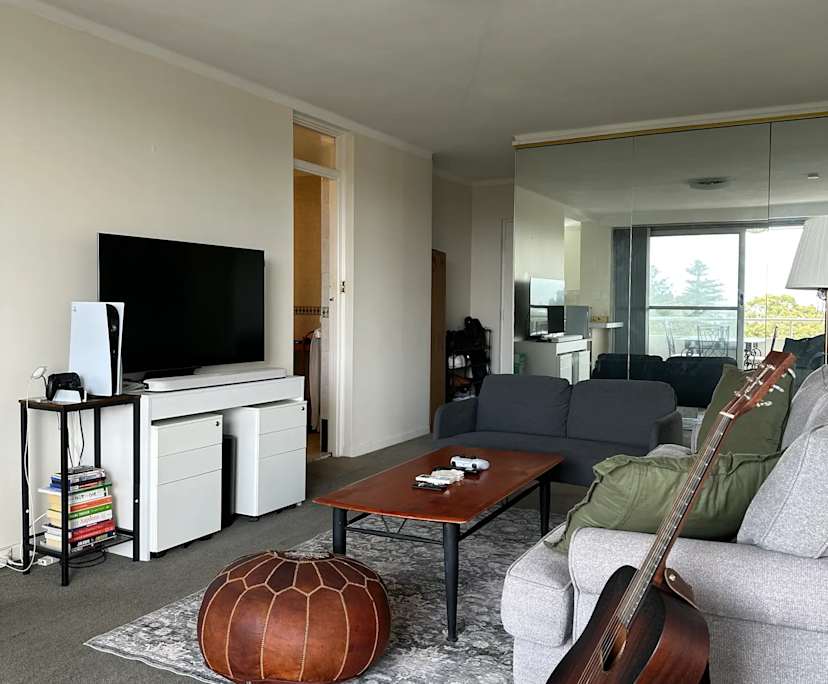 Unfurnished room in a flatshare