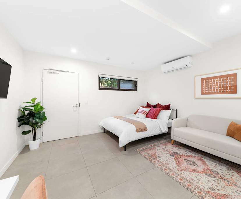 $575, Studio, 1 bathroom, Petersham NSW 2049