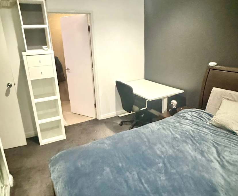 Furnished room with ensuite in a flatshare