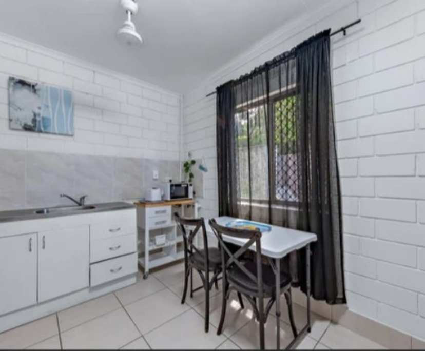 $350, Homestay, 3 bathrooms, Airlie Beach QLD 4802