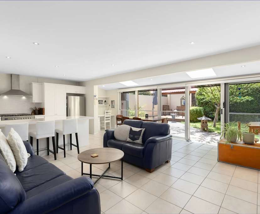 Whole property with 3 rooms for rent