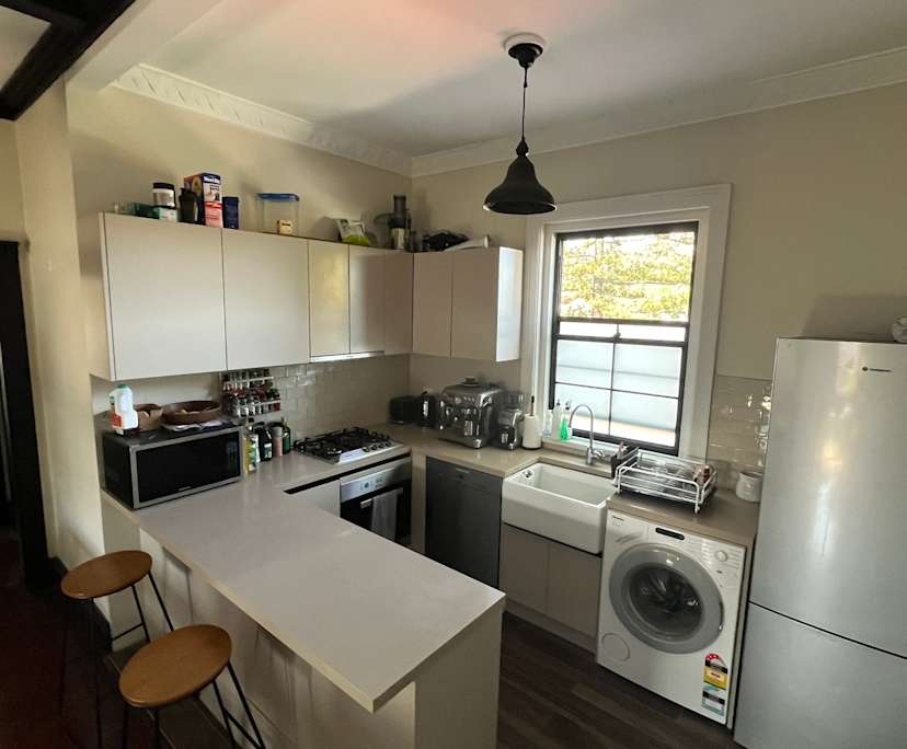 Furnished room in a flatshare