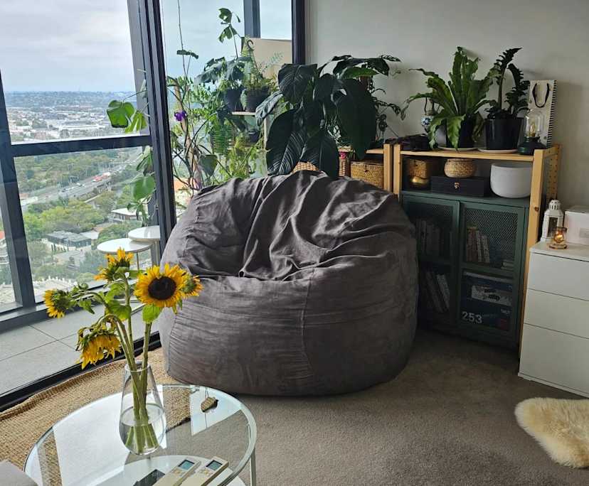 Furnished room in a flatshare