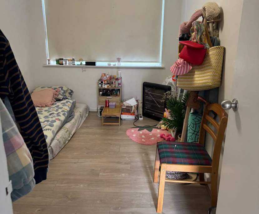 Unfurnished room in a flatshare